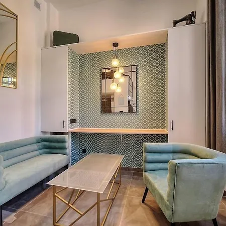 Colette Mezzanine - 500m From The Apartment *